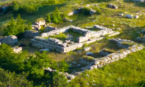 Monte Torre Maggiore: un viaggio nel tempo tra le rocce di Cesi