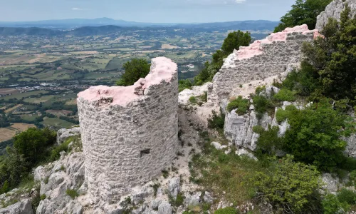 Le Fortificazioni di Cesi: il capolavoro medievale che domina il monte Eolo