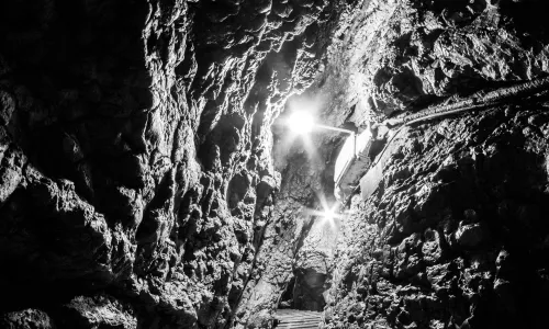 La discesa impossibile: il mistero delle scale sotterranee infinite