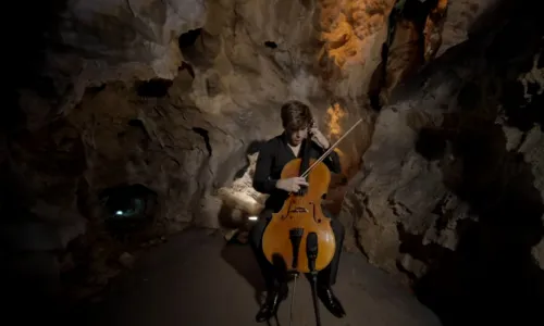 Ettore Pagano incanta la Grotta Eolia